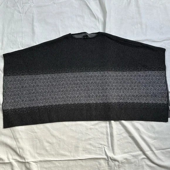 Ann Taylor Gray Knit Poncho - Picture 9 of 12